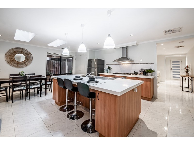 9 Melington Drive, Lyndhurst VIC 3975