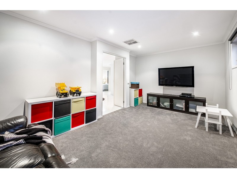 9 Melington Drive, Lyndhurst VIC 3975