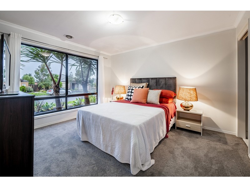 9 Melington Drive, Lyndhurst VIC 3975