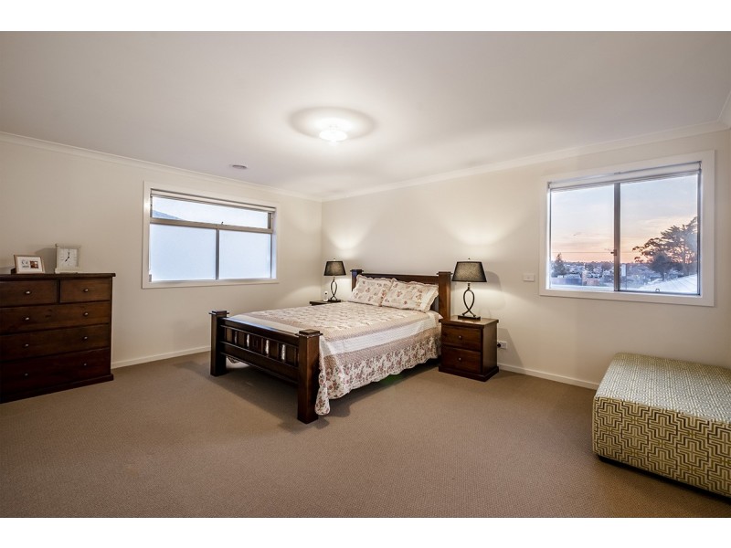 18 Craddock Drive, Clyde North VIC 3978