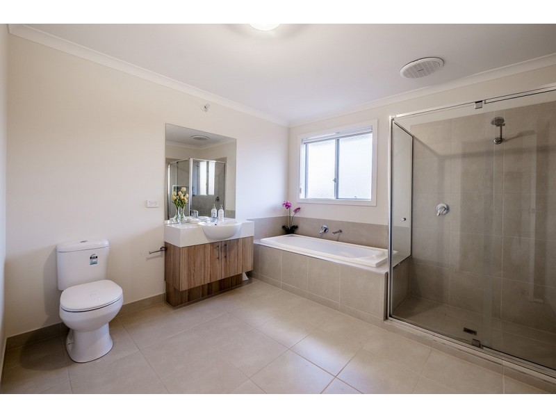 18 Craddock Drive, Clyde North VIC 3978