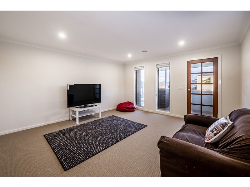 18 Craddock Drive, Clyde North VIC 3978