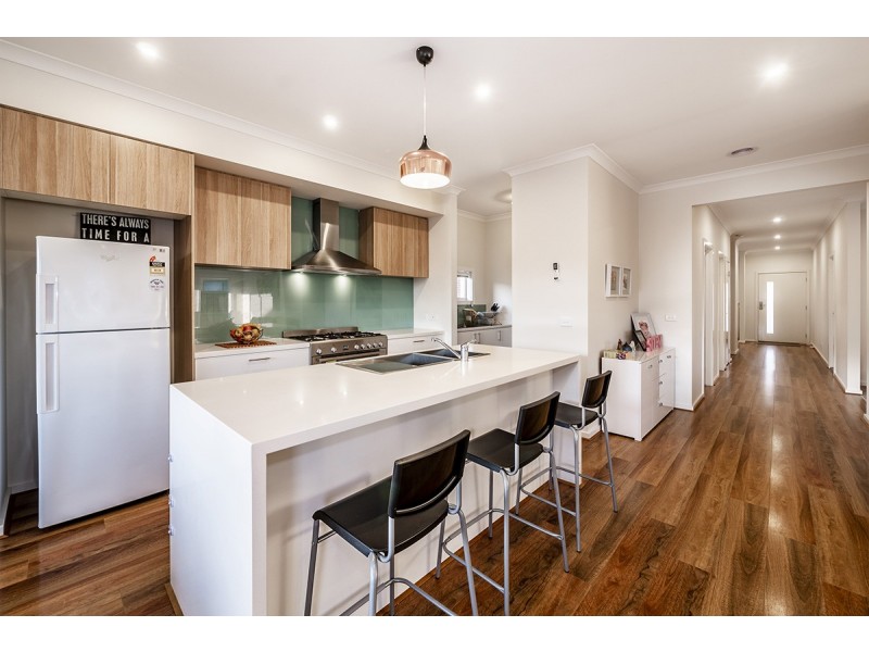 18 Craddock Drive, Clyde North VIC 3978