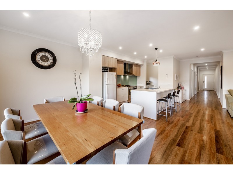 18 Craddock Drive, Clyde North VIC 3978