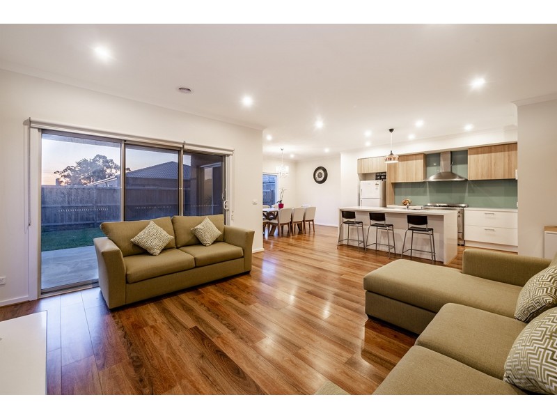 18 Craddock Drive, Clyde North VIC 3978