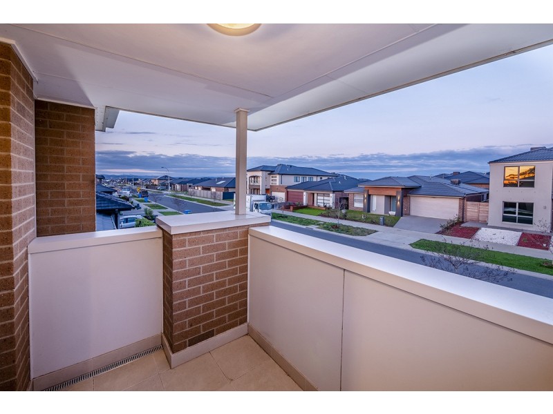 18 Craddock Drive, Clyde North VIC 3978