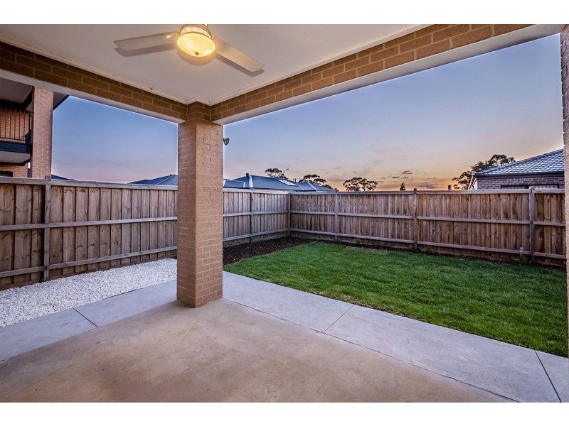 18 Craddock Drive, Clyde North VIC 3978