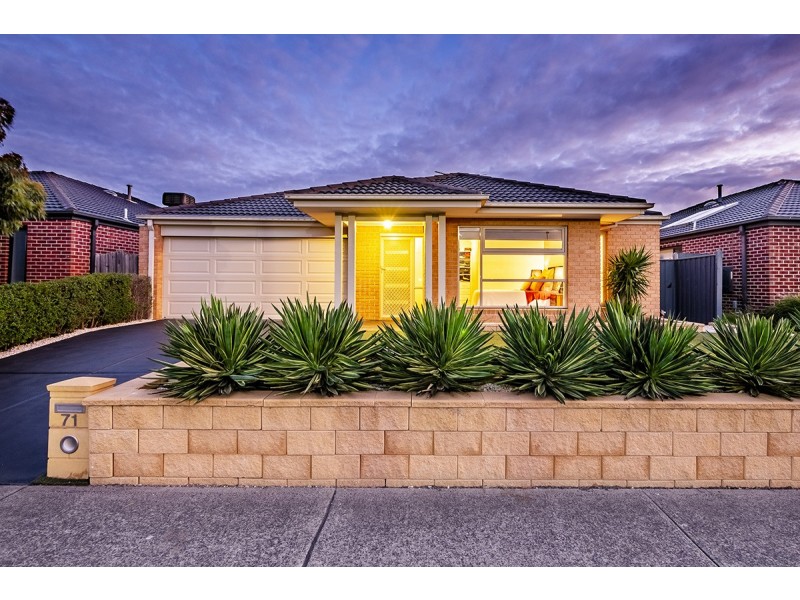 71 Brookwater Parade, Lyndhurst VIC 3975