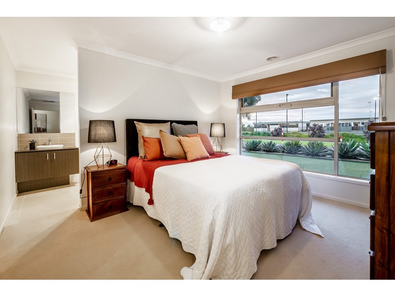 71 Brookwater Parade, Lyndhurst VIC 3975