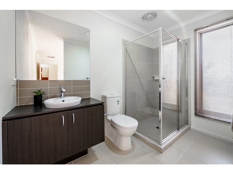 71 Brookwater Parade, Lyndhurst VIC 3975