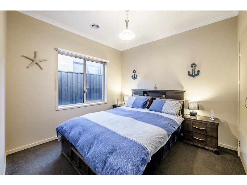 2 Fairoak Avenue, Clyde North VIC 3978