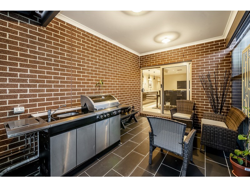 2 Fairoak Avenue, Clyde North VIC 3978