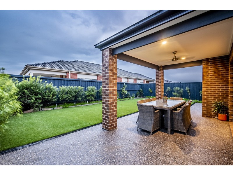 32 Strettle Crescent, Cranbourne North VIC 3977