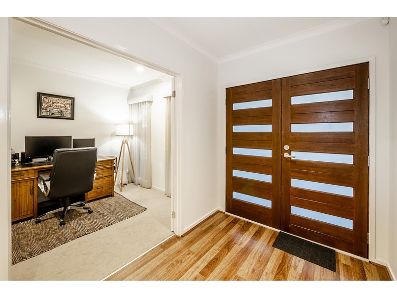 32 Strettle Crescent, Cranbourne North VIC 3977