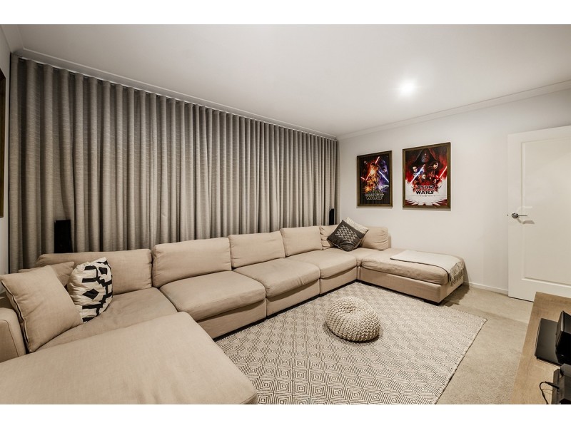 32 Strettle Crescent, Cranbourne North VIC 3977