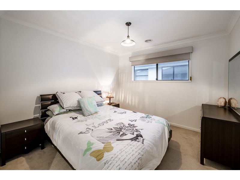 32 Strettle Crescent, Cranbourne North VIC 3977