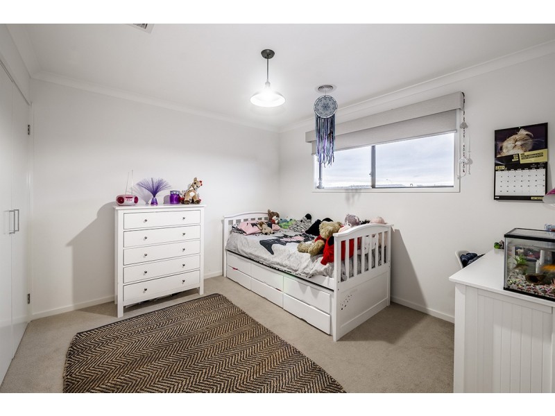 32 Strettle Crescent, Cranbourne North VIC 3977