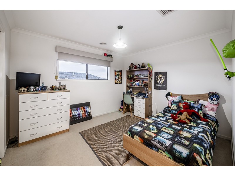 32 Strettle Crescent, Cranbourne North VIC 3977