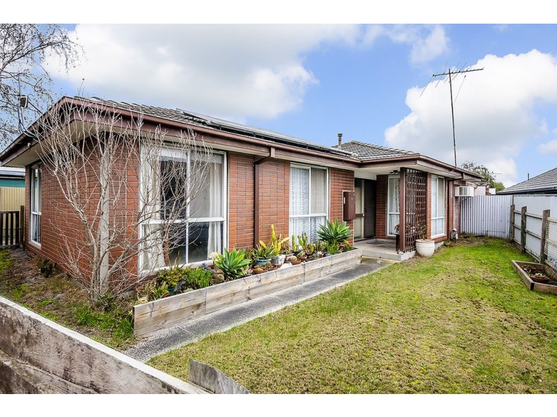 27 Valepark Crescent, Cranbourne VIC 3977