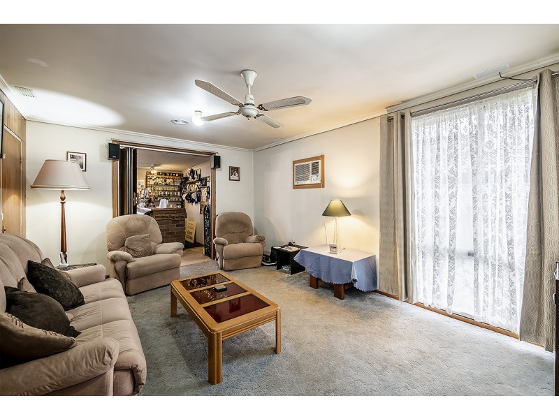 27 Valepark Crescent, Cranbourne VIC 3977