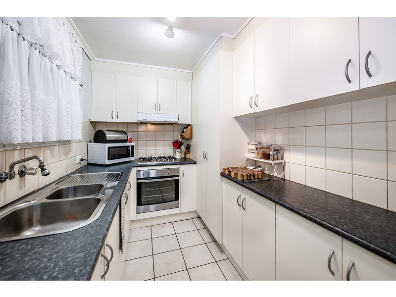 27 Valepark Crescent, Cranbourne VIC 3977