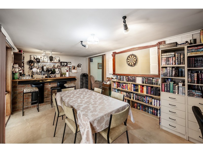 27 Valepark Crescent, Cranbourne VIC 3977