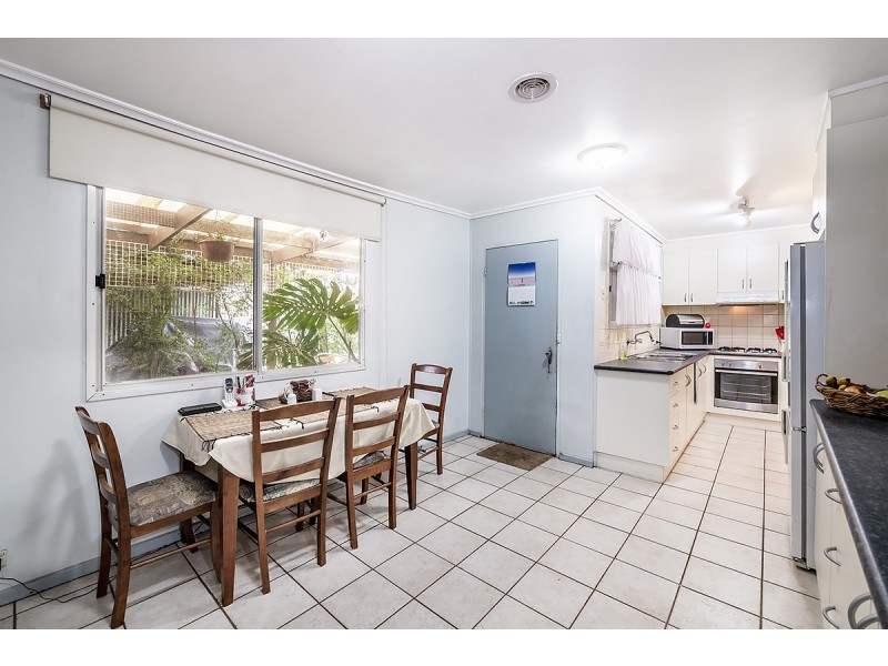 27 Valepark Crescent, Cranbourne VIC 3977