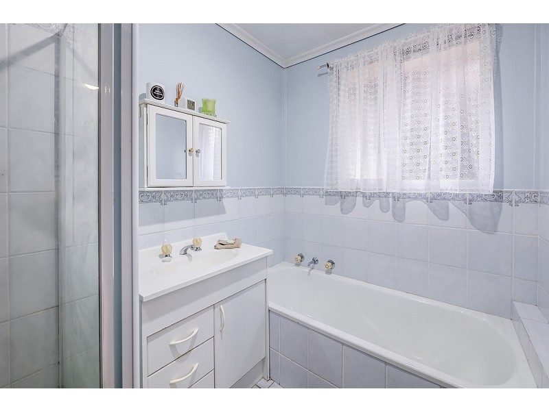 27 Valepark Crescent, Cranbourne VIC 3977