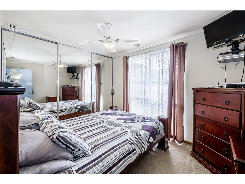 27 Valepark Crescent, Cranbourne VIC 3977