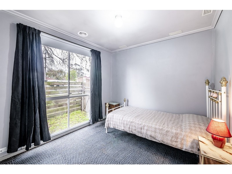 27 Valepark Crescent, Cranbourne VIC 3977