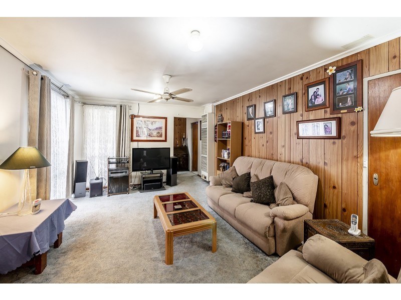 27 Valepark Crescent, Cranbourne VIC 3977