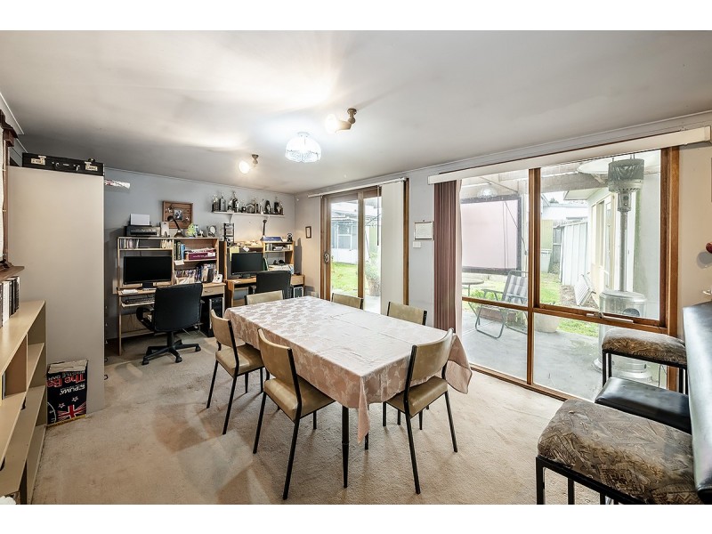 27 Valepark Crescent, Cranbourne VIC 3977