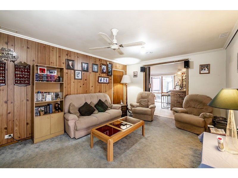 27 Valepark Crescent, Cranbourne VIC 3977