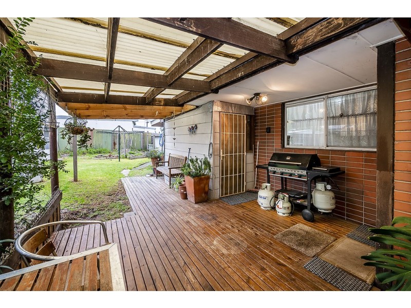 27 Valepark Crescent, Cranbourne VIC 3977