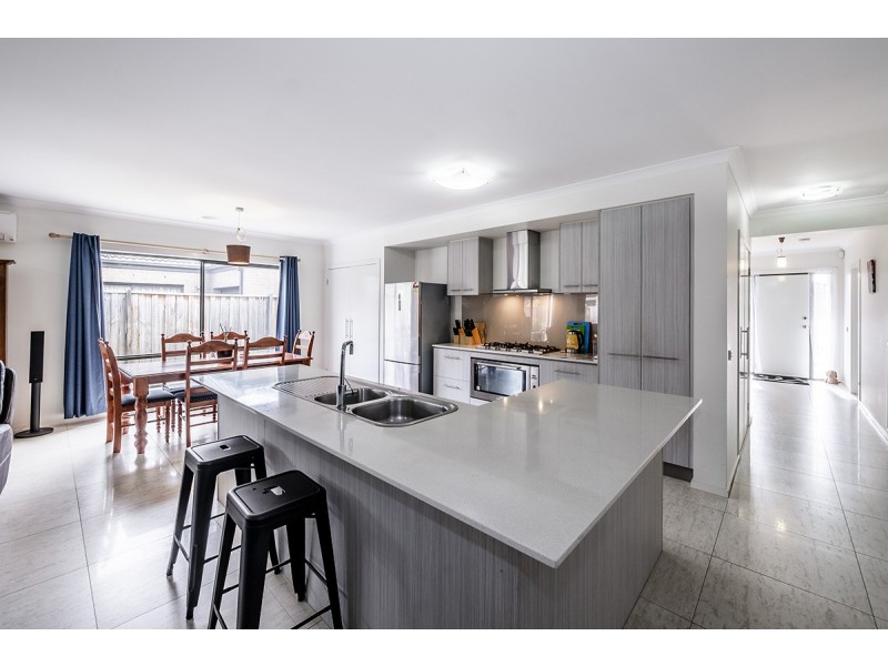 12 Princeton Place, Cranbourne West VIC 3977
