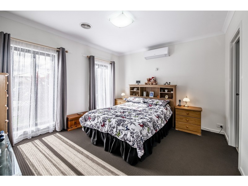 12 Princeton Place, Cranbourne West VIC 3977