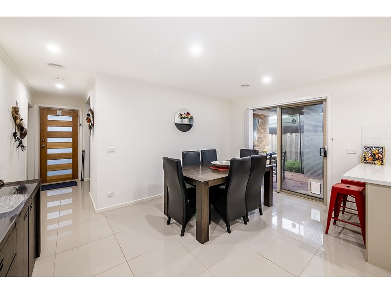 2/6 Virginia Street, Cranbourne VIC 3977