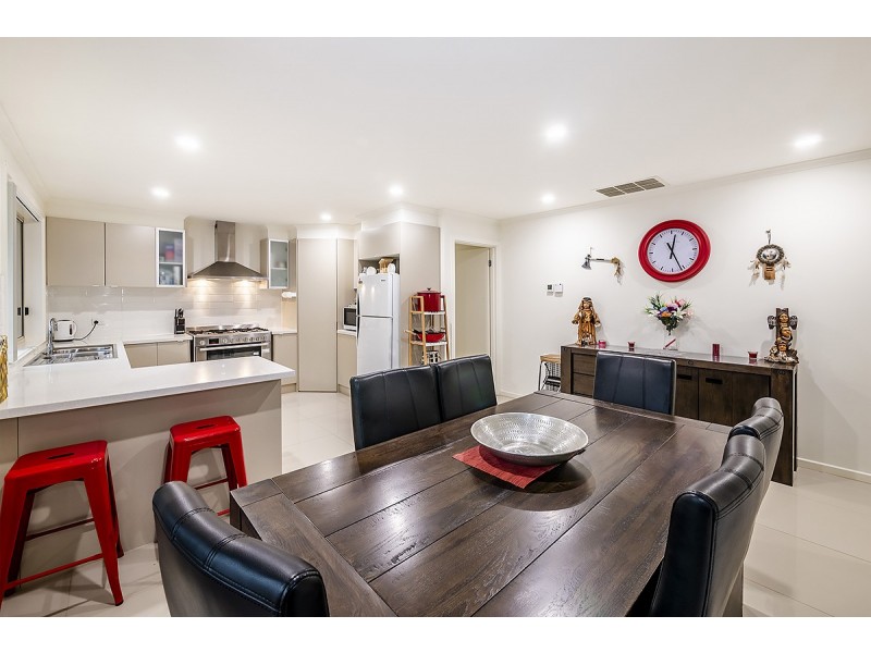 2/6 Virginia Street, Cranbourne VIC 3977