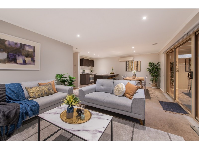 14 Tyndall Street, Cranbourne East VIC 3977