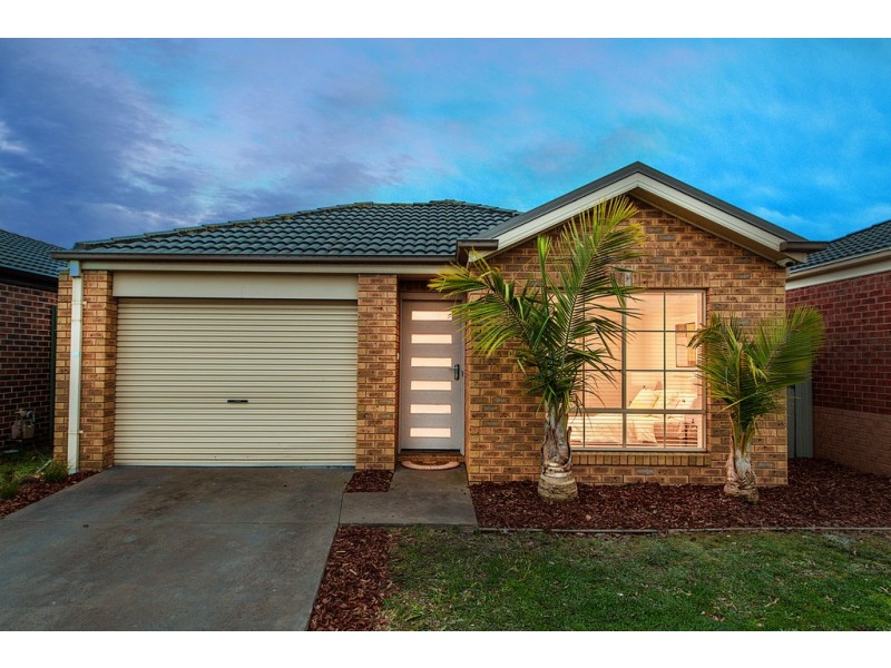 14 Tyndall Street, Cranbourne East VIC 3977