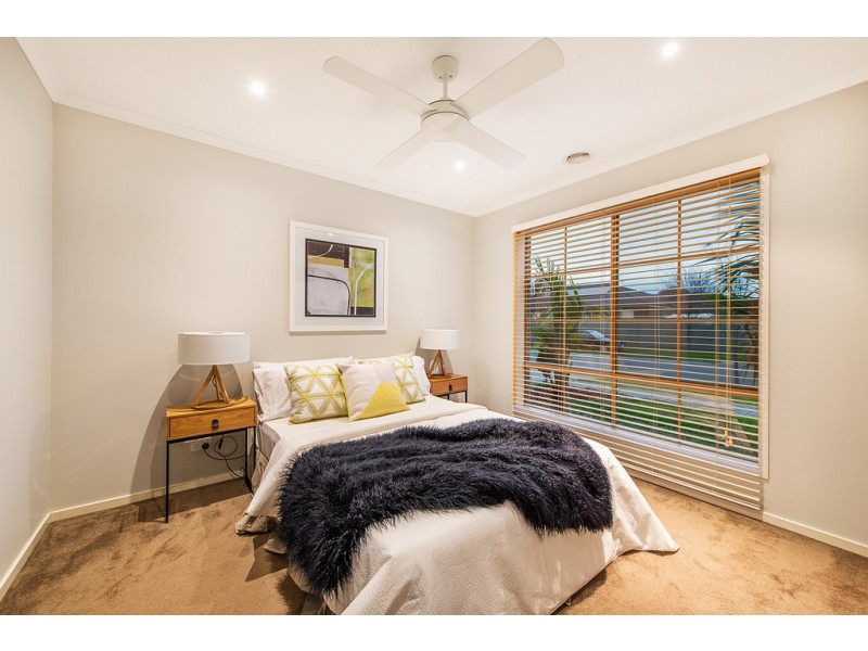 14 Tyndall Street, Cranbourne East VIC 3977