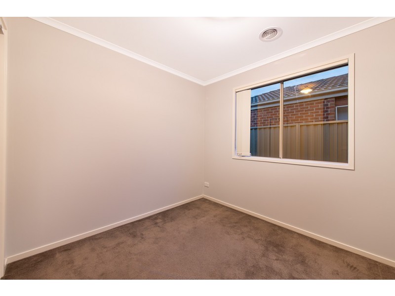 14 Tyndall Street, Cranbourne East VIC 3977