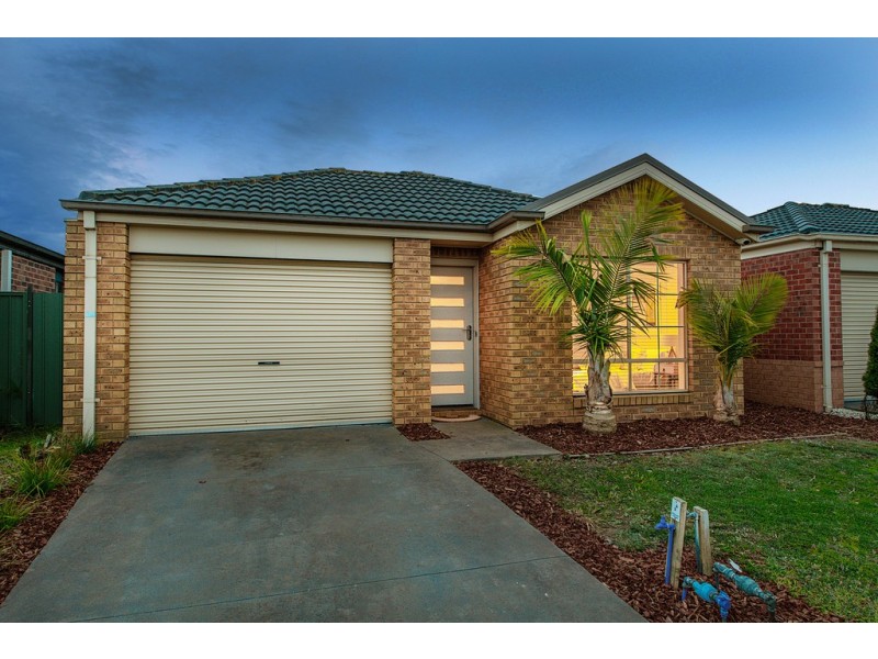 14 Tyndall Street, Cranbourne East VIC 3977