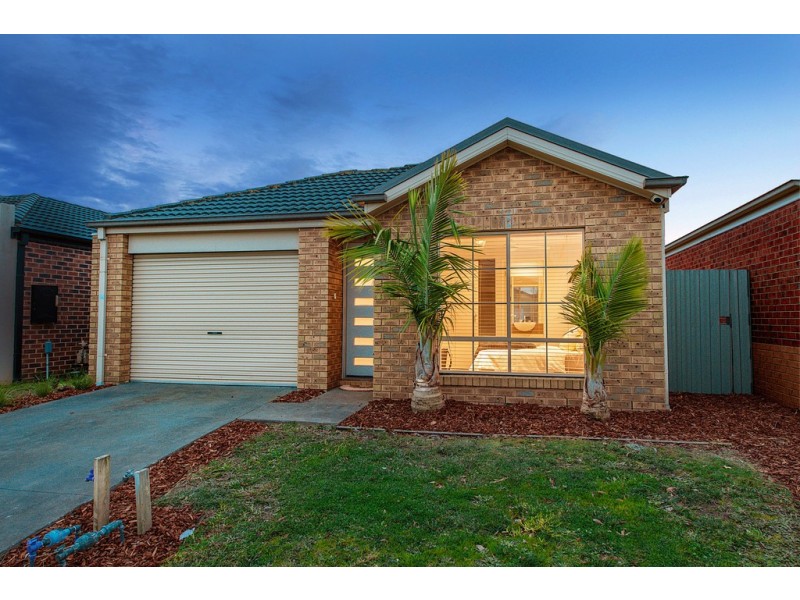 14 Tyndall Street, Cranbourne East VIC 3977