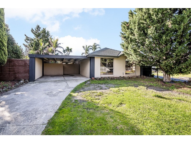 3 Frances Crescent, Cranbourne North VIC 3977