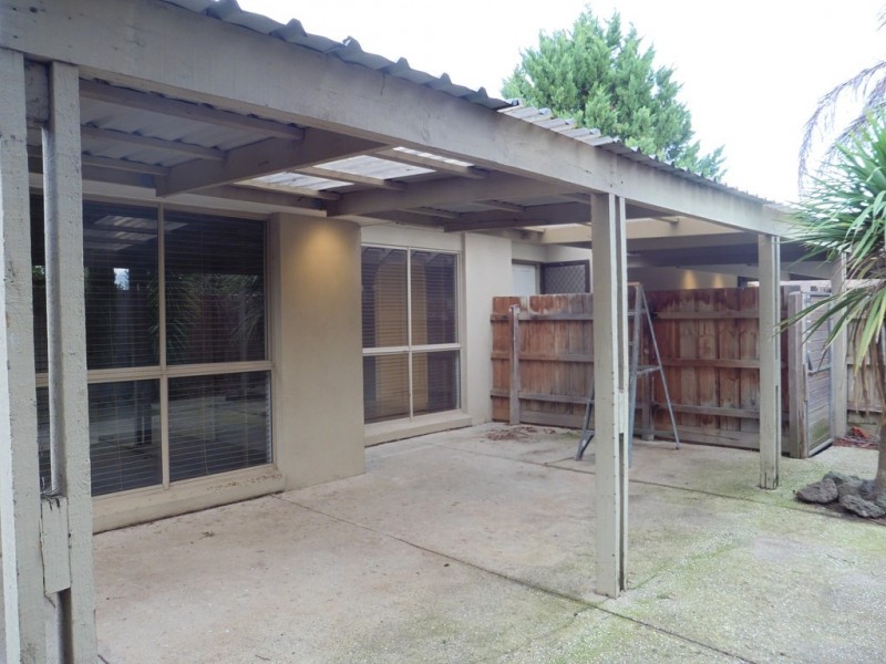 3 Frances Crescent, Cranbourne North VIC 3977