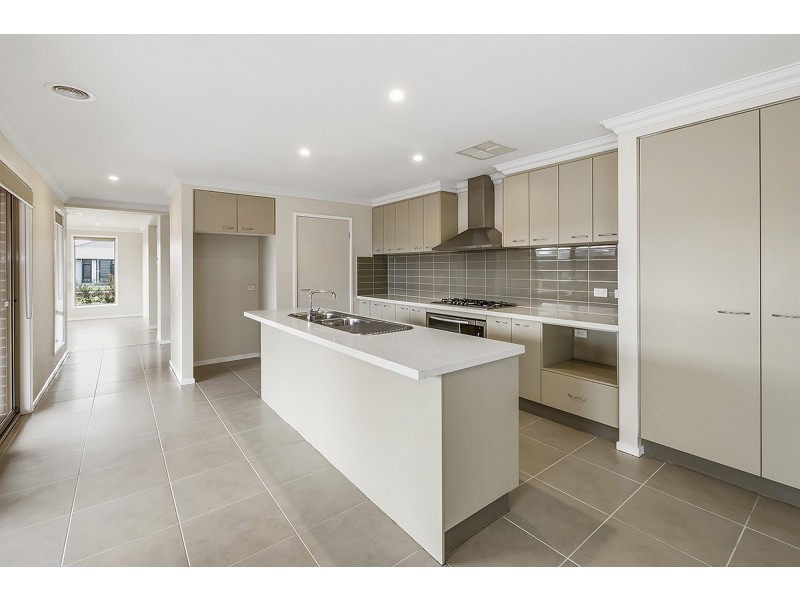 5 Honeybark Crescent, Lyndhurst VIC 3975