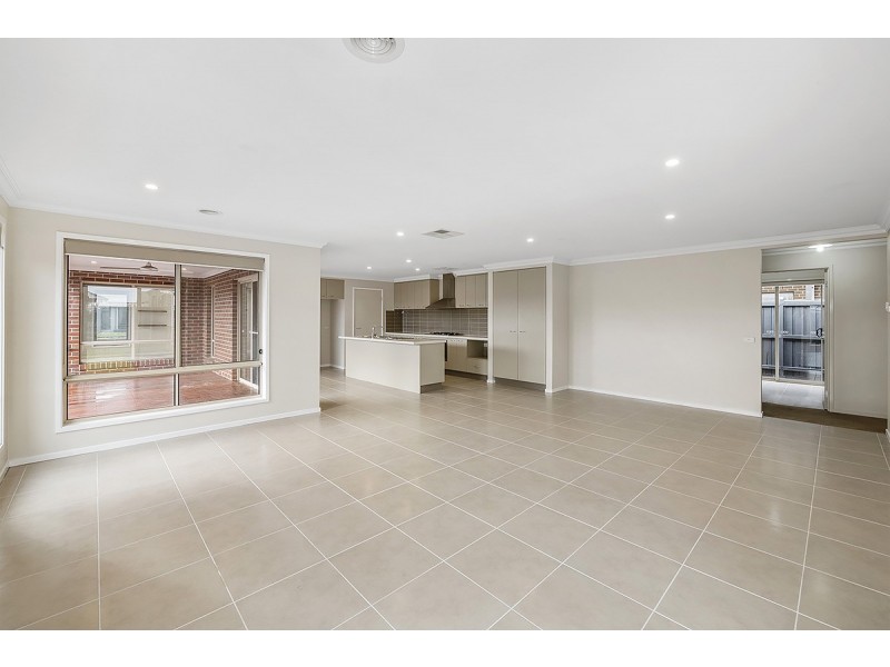 5 Honeybark Crescent, Lyndhurst VIC 3975