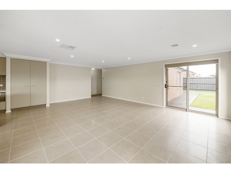 5 Honeybark Crescent, Lyndhurst VIC 3975