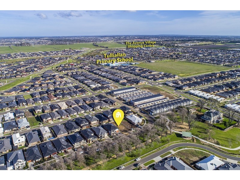 12 Tulliallan Boulevard, Cranbourne North VIC 3977
